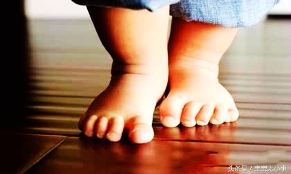 3岁宝宝脚趾头长水泡破裂,三岁小孩脚趾头有水泡像脚气一样