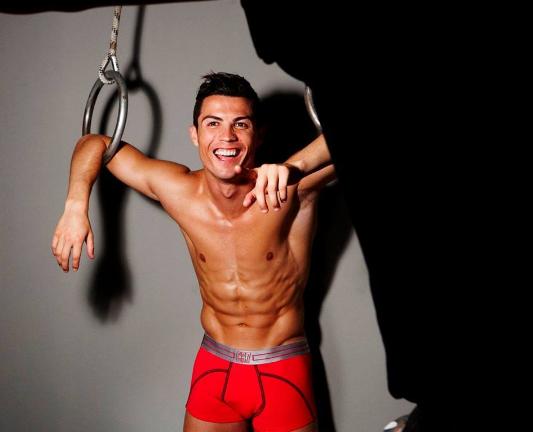 c罗是怎么练腹肌的,c罗的腹肌是怎么练的