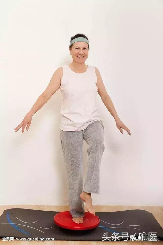 经常崴脚这些护踝功课快快收起,怎么样才能避免运动时脚崴