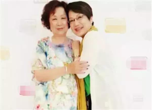 香港演员李若彤与丈夫,小龙女香港老公