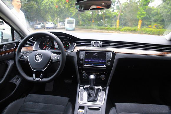 全新一代迈腾380旗舰,23款迈腾200万纪念版380豪华实测