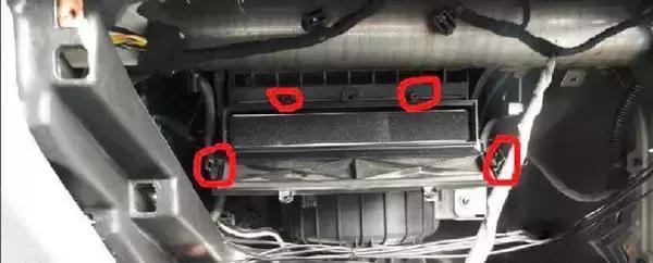 宝马车空气滤清器如何拆卸,宝马车空调滤芯怎么拆