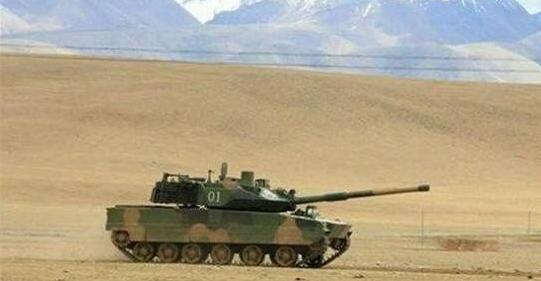 坦克高大威猛真厉害,坦克威武霸气