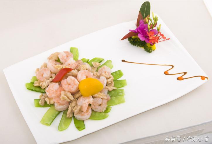 给朋友寄了箱绿皮核桃，他说这水果太苦了！吃完牙齿嘴唇还发黑！