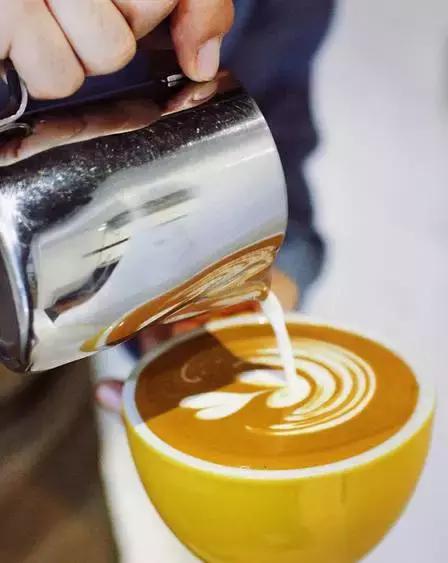 一杯咖啡的时间打动一个人,喝一杯咖啡慢慢品味人生