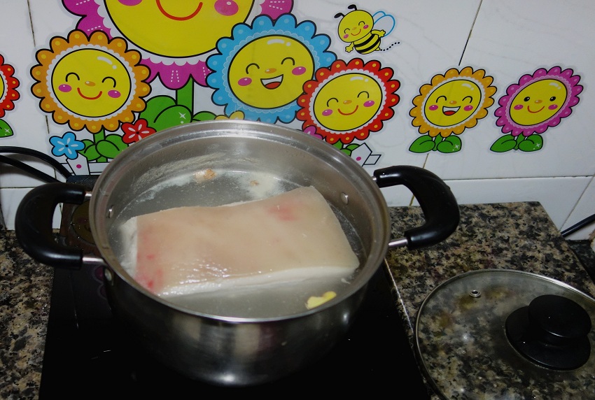 吃货手工制作大全视频,正宗广式脆皮烧肉的制作全过程