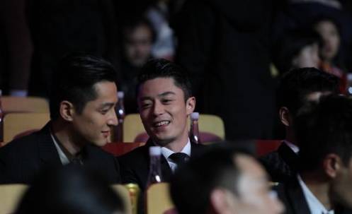 比胡霍纯洁的情侣照，怎样拍？