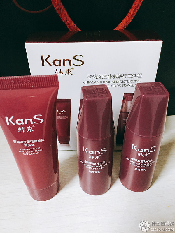 韩束墨菊深度补水套装,狠狠爱自己书评