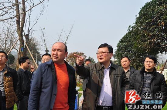 鏃╅鏂伴椈涓夊垎閽熺煡鏅撳ぉ涓嬩簨,姣忓ぉ涓夊垎閽熺煡鏅撳ぉ涓嬩簨鏂伴椈鏃╅