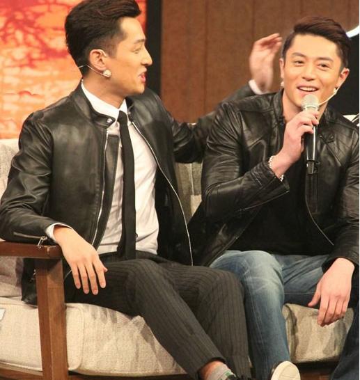 比胡霍纯洁的情侣照，怎样拍？