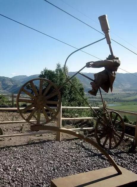 世界十大奇葩的雕塑,节操碎一地图片