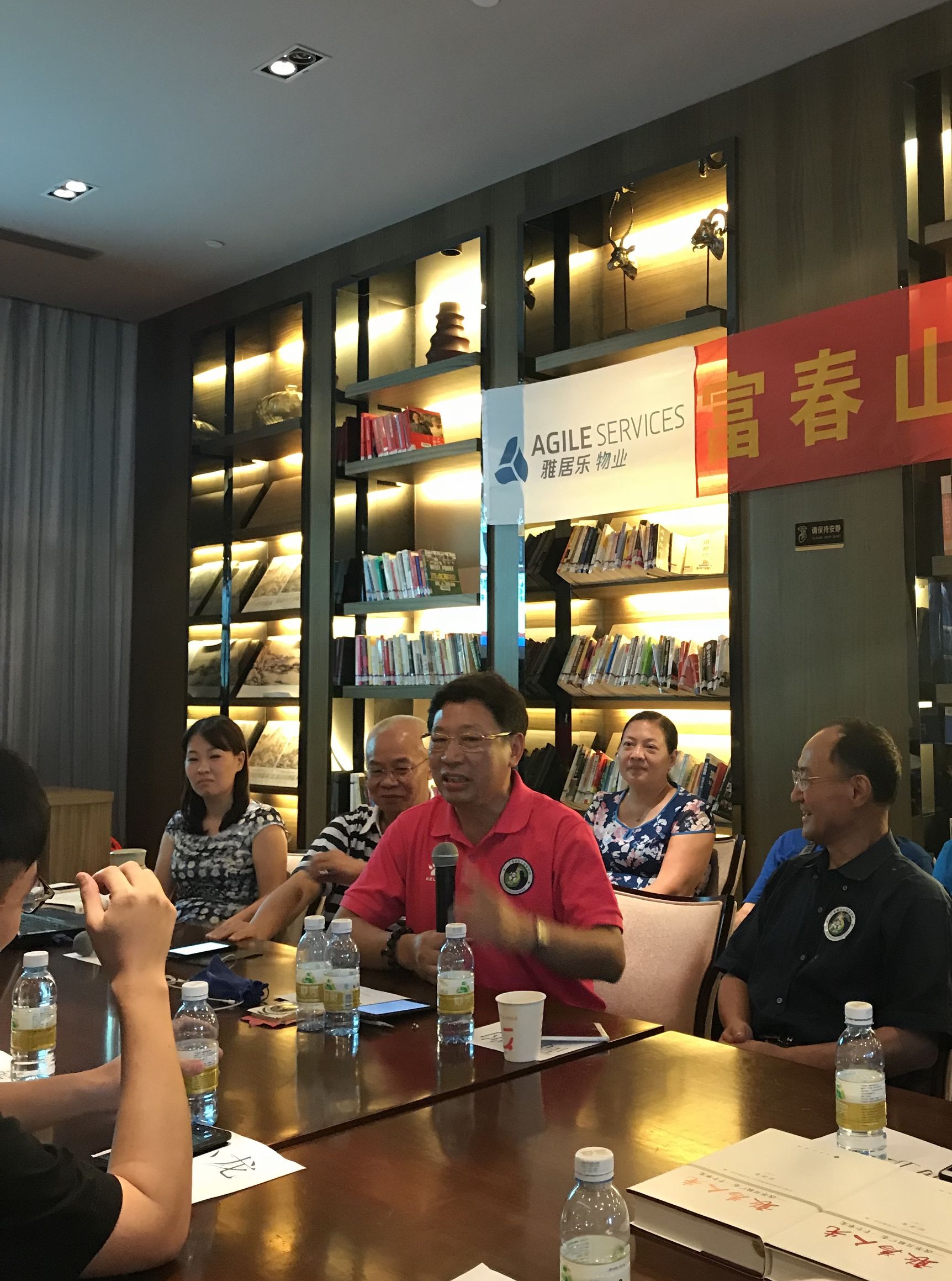 五人足球巅峰对决,中国机器人足球vs美国机器人足球