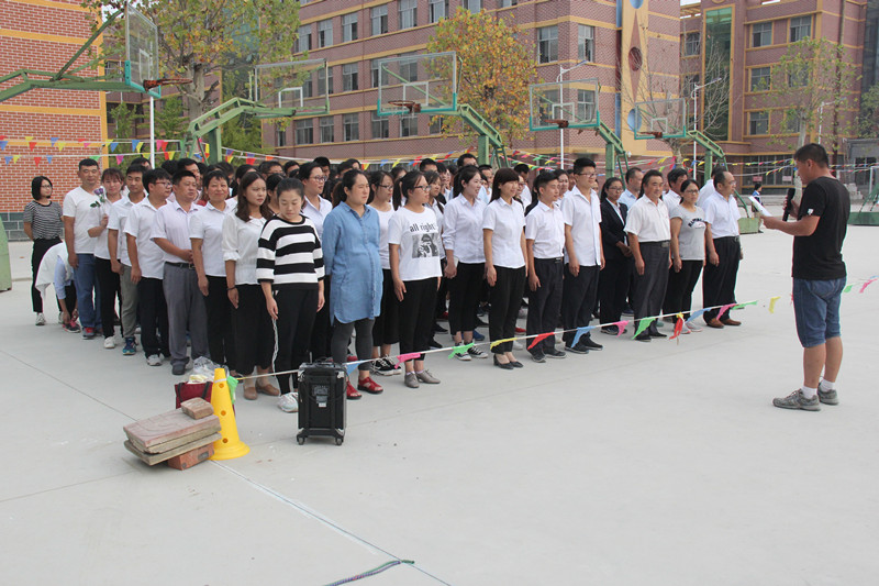 校园抱腿跑比赛,三溪初中运动会跑步比赛