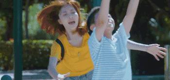 假摔、吊威亚、真人被撞飞，影视剧中的车祸戏是这么拍的？！