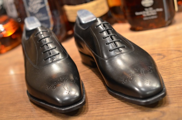 让你从男孩毕业成为男人,从你脱下运动鞋挑选一双皮鞋开始!