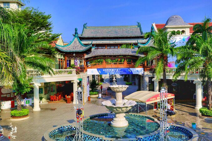 三亚天气一直显示下雨能去吗,十月中旬三亚天气下雨吗