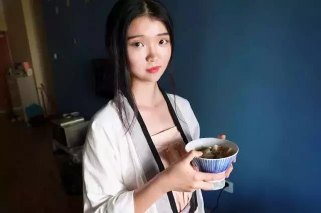没眼看,当小厨娘穿上汉服,却变成现代版仙度瑞拉