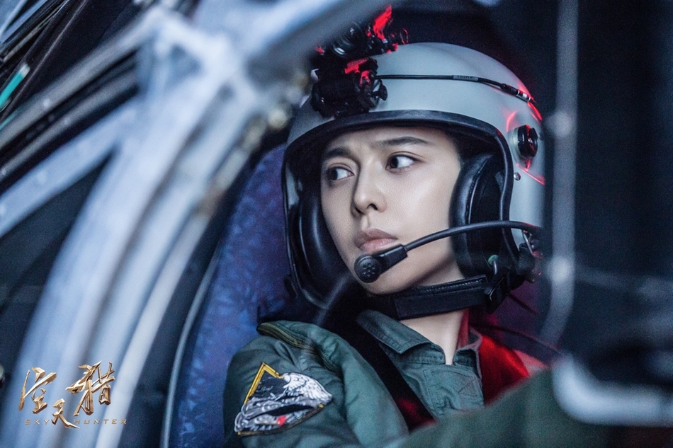 19岁出道,抱得美人归,转型当导演新作媲美《战狼2》成人生赢家