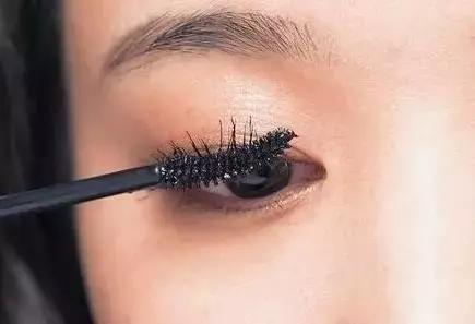 有没有不对皮肤造成负担的彩妆,哪个牌子的彩妆对脸没有伤害