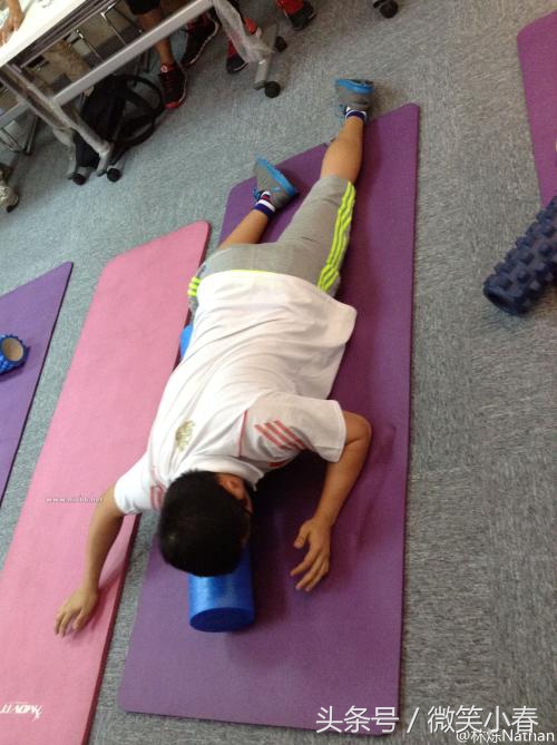 驼背耸肩缩脖子含胸如何纠正,耸肩驼背最佳纠正方法