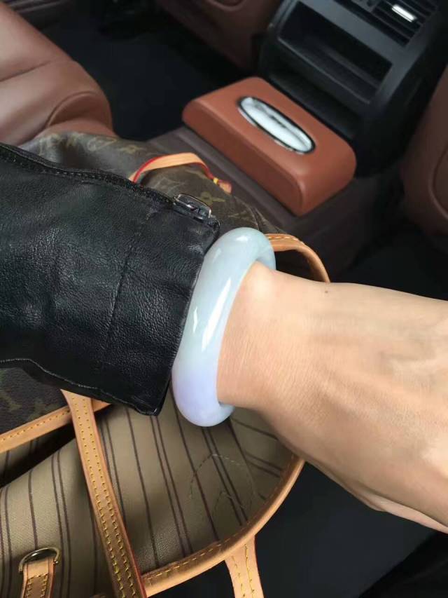 春彩翡翠原石作品,春彩叶子翡翠