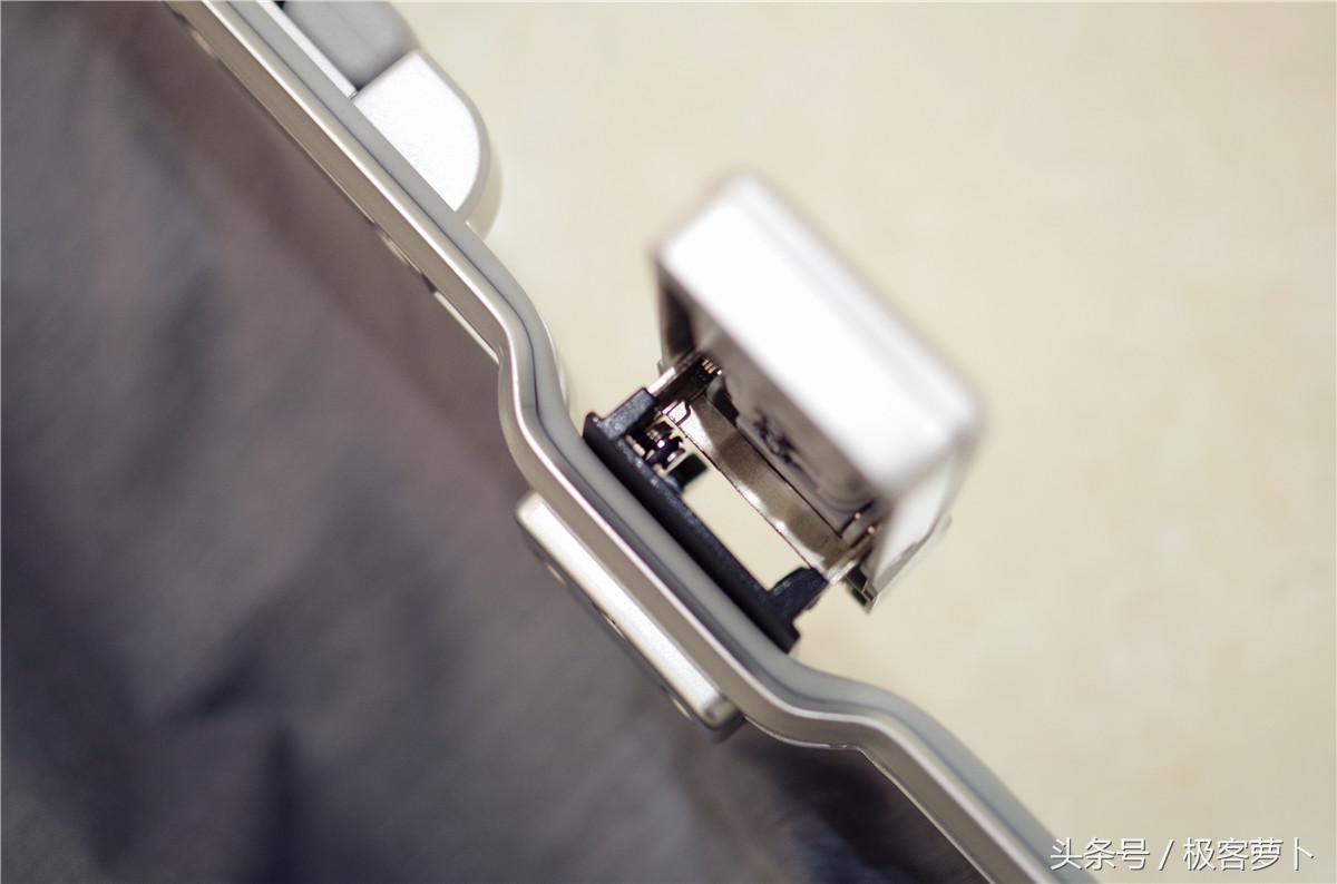 999元+镁铝合金+TSA锁，小米再扮价格屠夫叫板RIMOWA