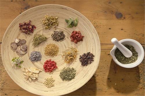 中指发麻警惕四种病,晨起时手指麻木是什么原因