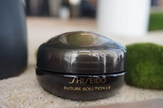 女人要对自己好一点好好护肤,女人就要好好保养