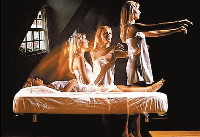 人在梦游时可以叫醒吗,人在梦游