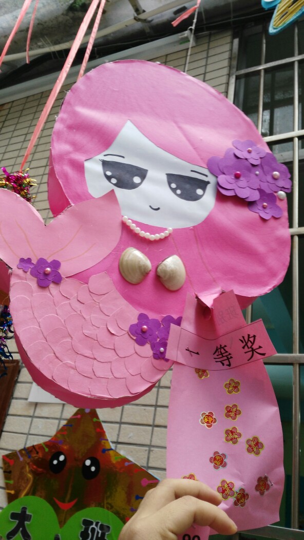 幼儿园第一个手工作品灯笼,幼儿园小朋友制作灯笼美篇