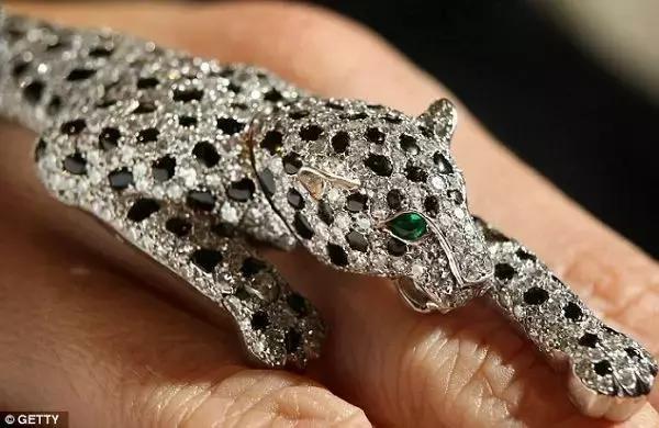 卡地亚、梵克雅宝、宝格丽等在制作技术上有什么标志性的工艺？