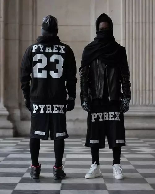 你盲目的对各大潮牌如数家珍，却不知在别人眼里你只是FUCCBOI