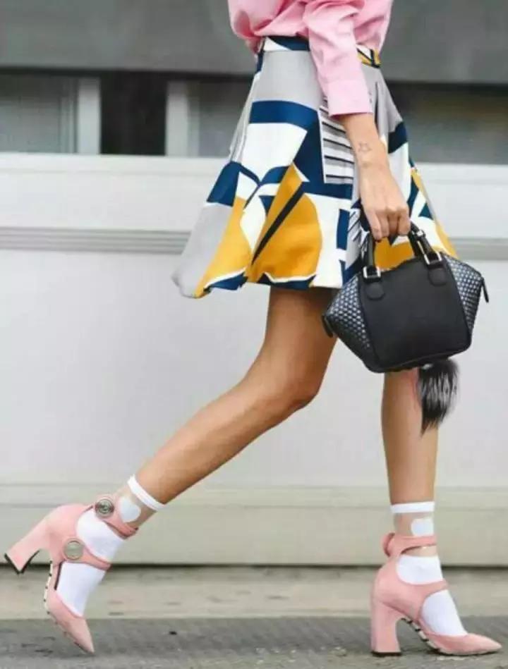 秋冬长筒竖条袜怎么搭配鞋子,和船袜一起搭配的鞋子有哪些