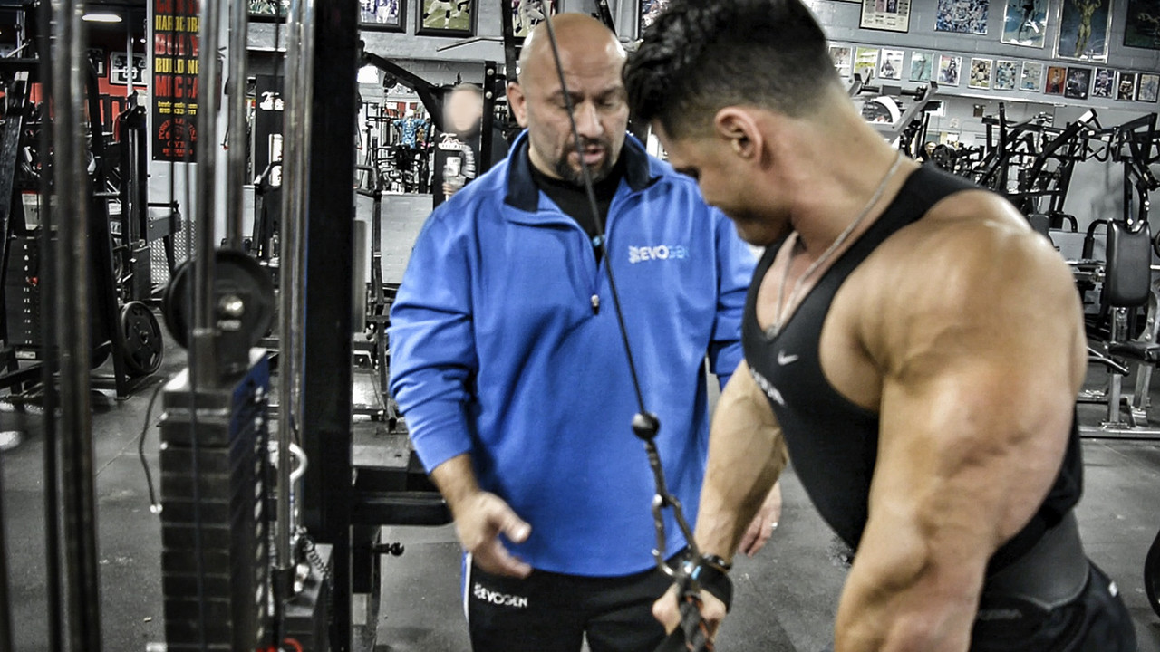 卧推后肩峰疼怎么解决,卧推后肩膀疼痛多久可以恢复