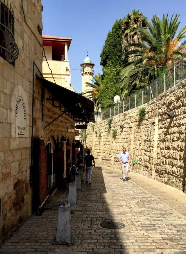 耶稣被钉死在十字架后来在哪里,耶稣被钉在十字架上之后的故事