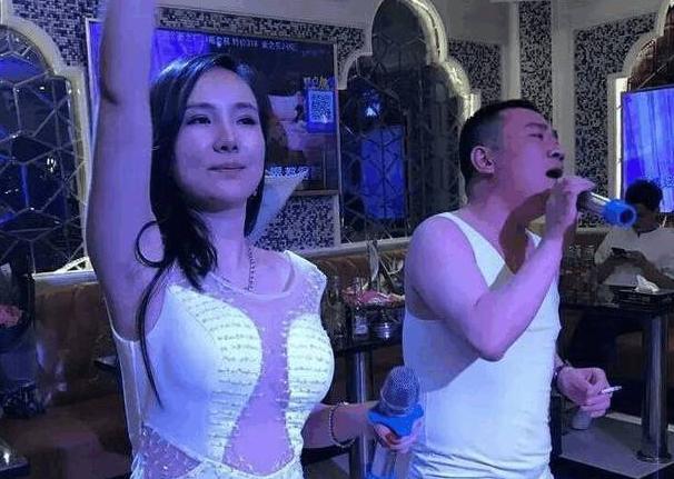 曾一夜爆红的干露露，被爆出做起了KTV公主还陪网友喝酒？