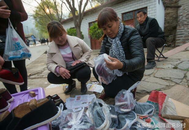 农村集市卖手工布鞋,摆摊卖布鞋能挣钱吗