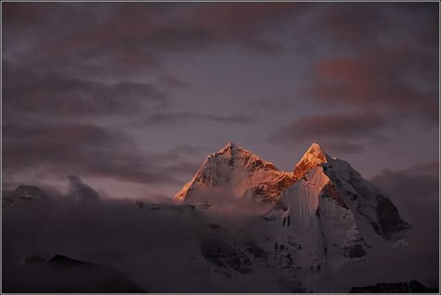 珠穆朗玛峰西坡大本营海拔多少,海拔最高的山峰是珠穆朗玛峰