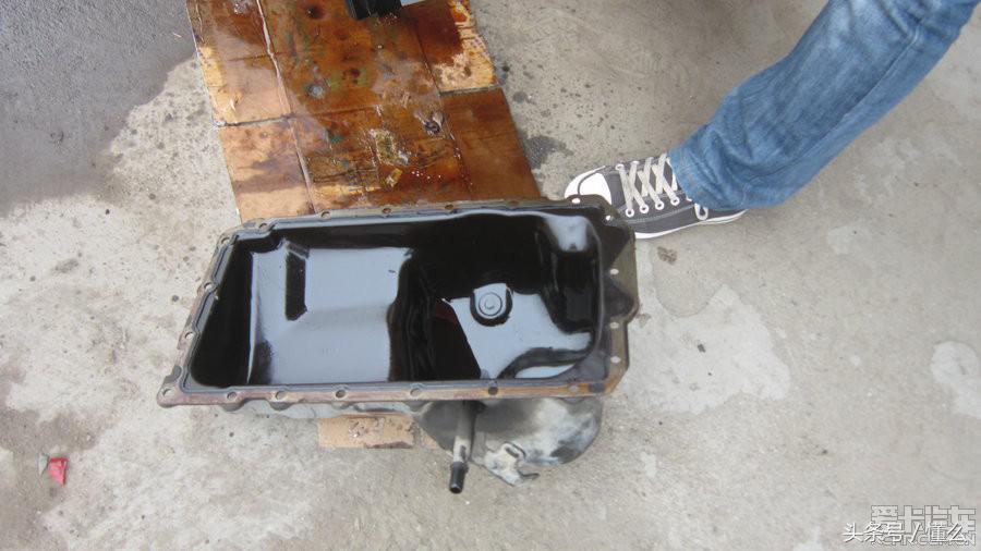 宝马320I大修发动机解决严重烧机油、冒蓝烟、尾气发臭问题