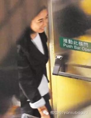 比网红更能承包男神的是富二代！睡男明星的第一要义是有钱！