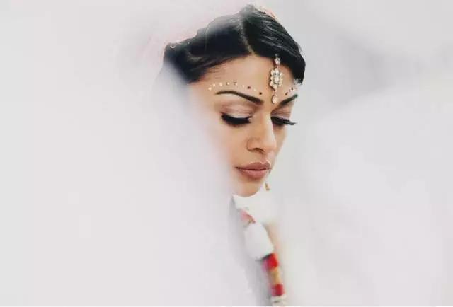 咫尺光年爱如初见意思,咫尺光年爱如初见什么意思