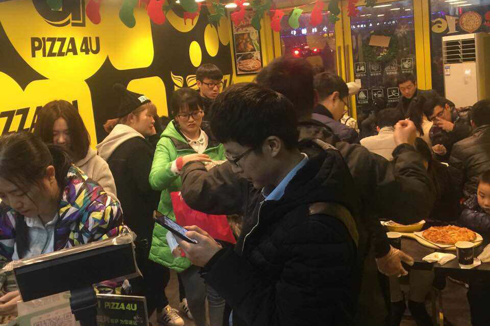 每个饥寒交迫的晚上，一块披萨就能让我荡漾