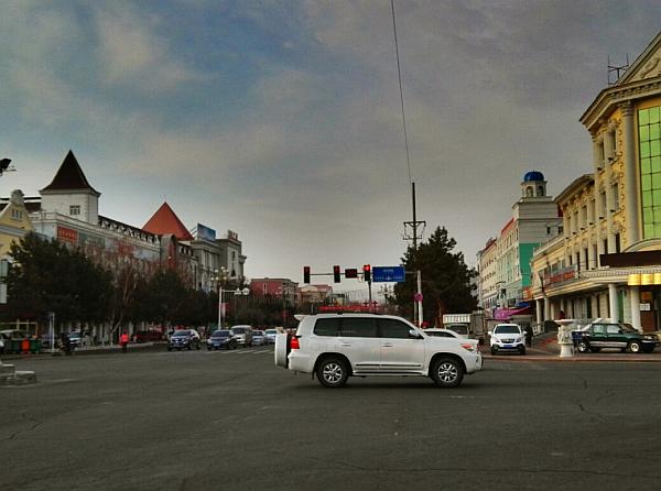 两位60岁老人去旅游,60后老俩口自驾穿越罗布泊无人区