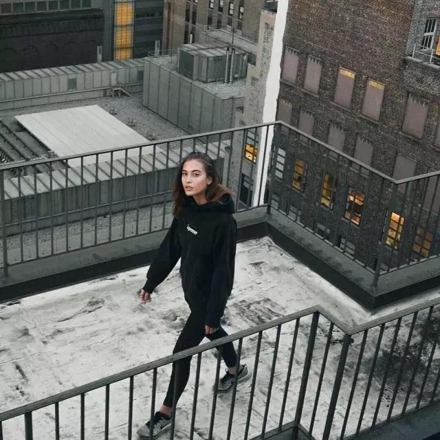 5张照片时尚潮流穿搭,50岁潮人穿搭