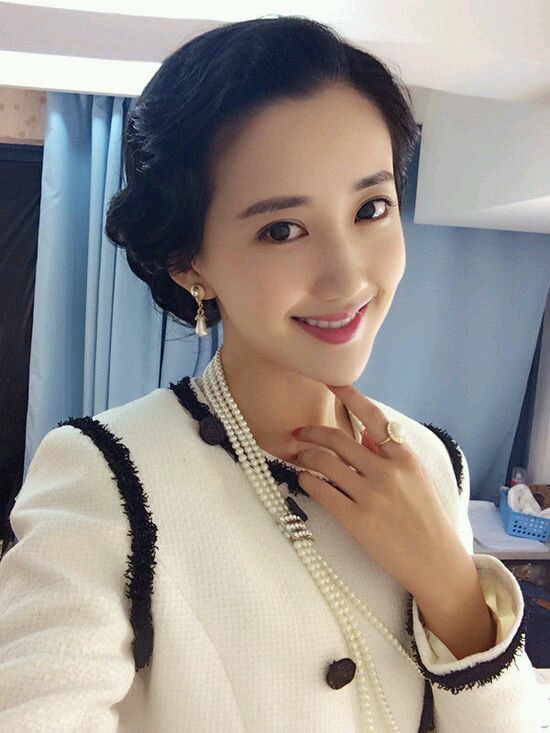 娱乐圈90后小花你更看好谁（二）