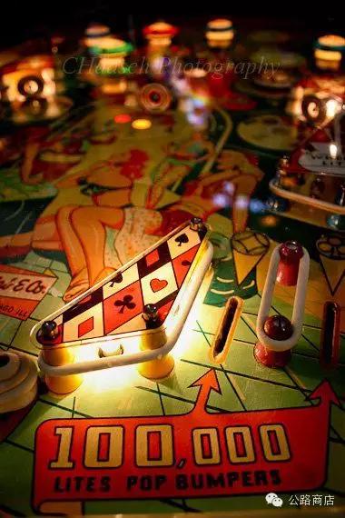 在街头弹珠台上完成人生的第一次*哈梭**，那10块钱我惦记了20年