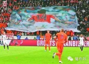 足球约翰克鲁伊夫,约翰·克鲁伊夫踢球风格