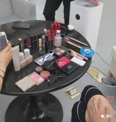 街拍杨幂唐嫣关晓彤,街拍女王杨幂的私服一定不能错过