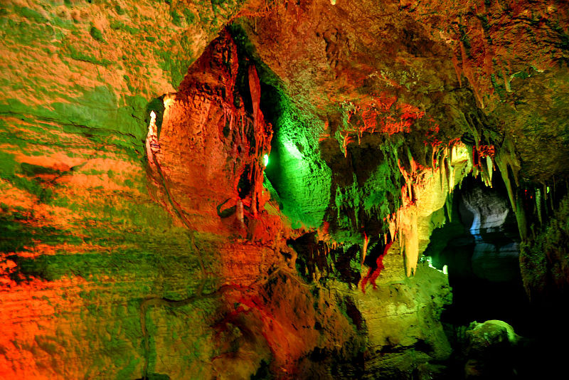 五彩的溶洞,沂水天然地下溶洞画廊