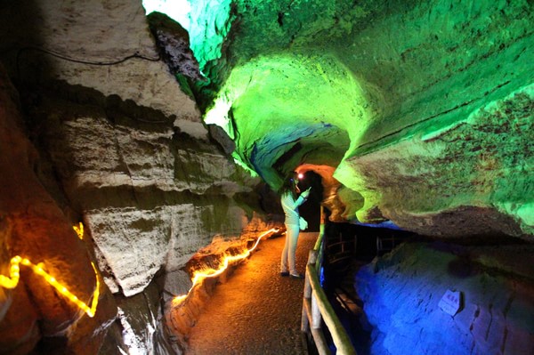 五彩的溶洞,沂水天然地下溶洞画廊